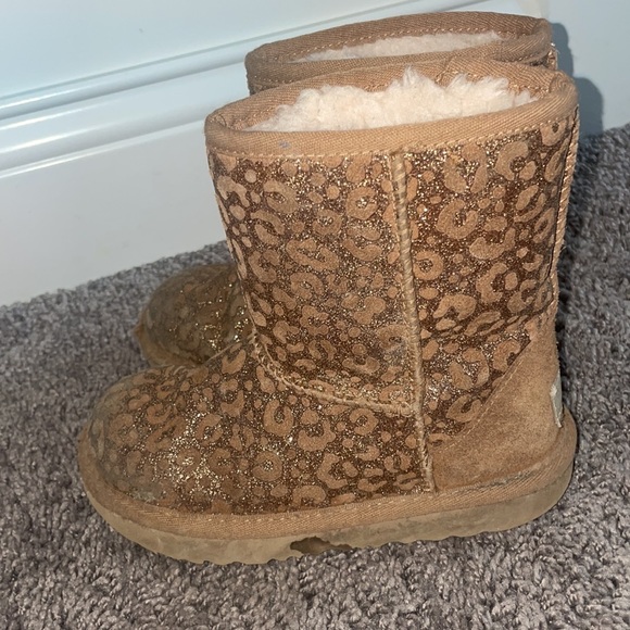 UGGs Shiny Cheetah print - Picture 2 of 6